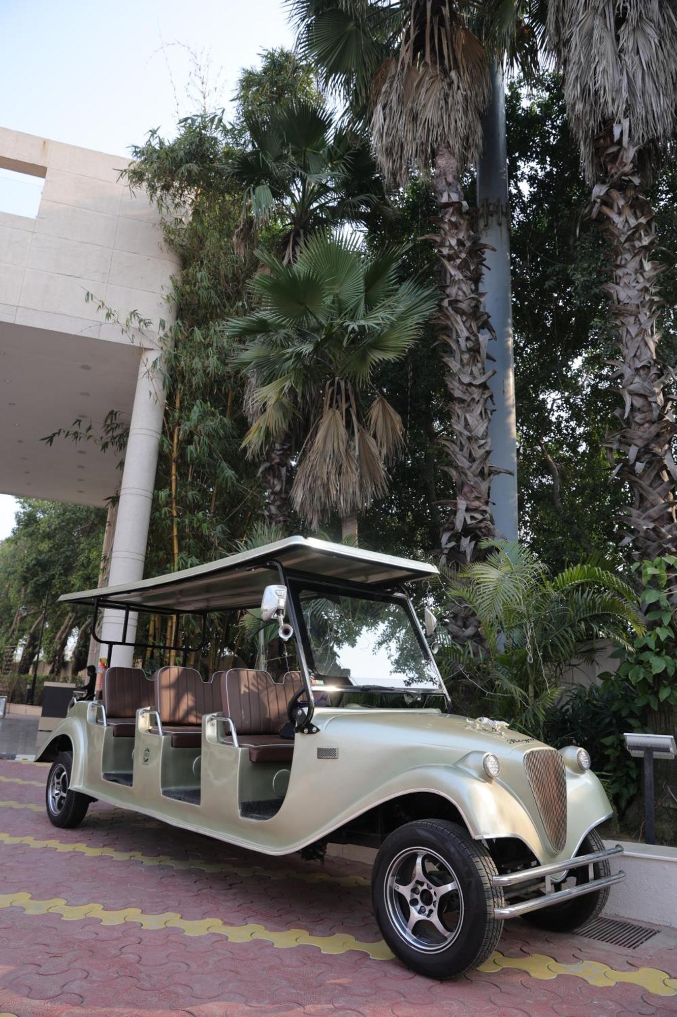 Bravura Gold Resort Meerut Exterior foto