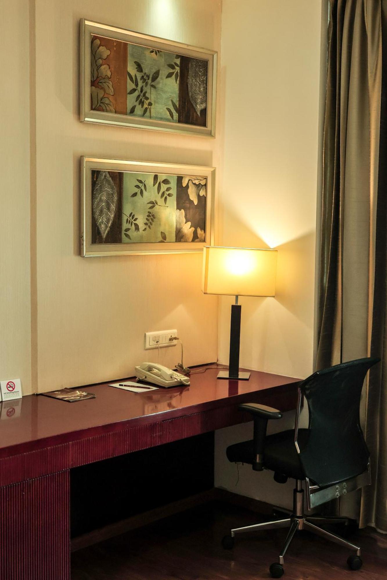 Bravura Gold Resort Meerut Exterior foto